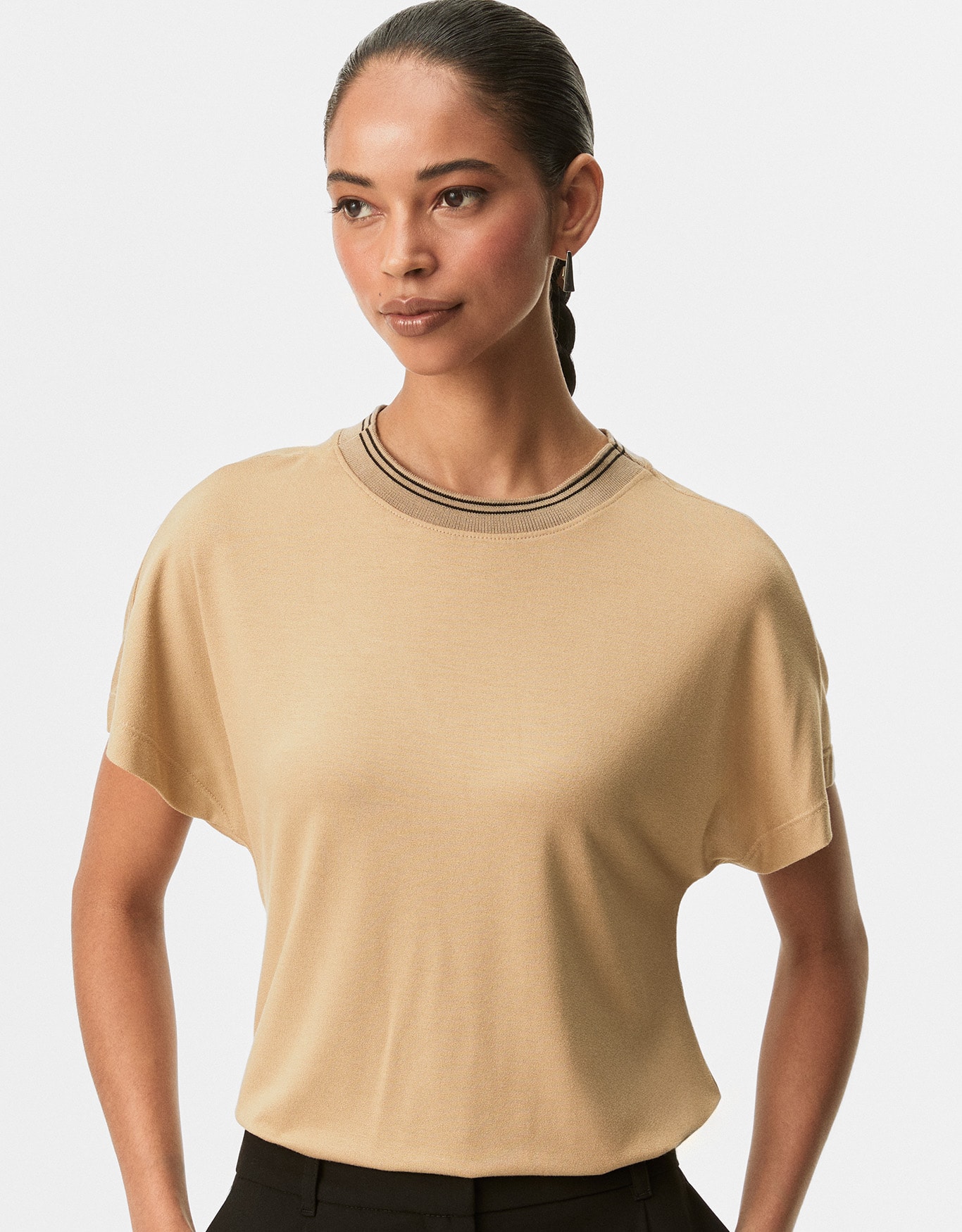 T-Shirt Retilínea Decote