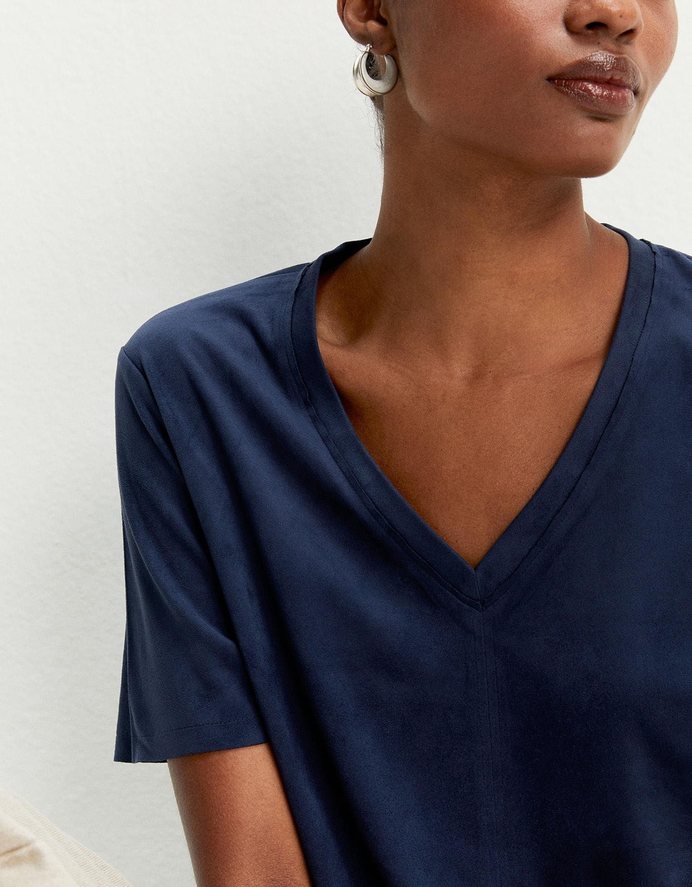 T-Shirt Suede Decote v