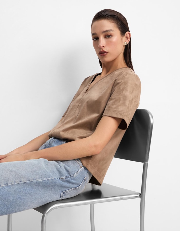 Shoulder — T-Shirt Suede Decote V Bege