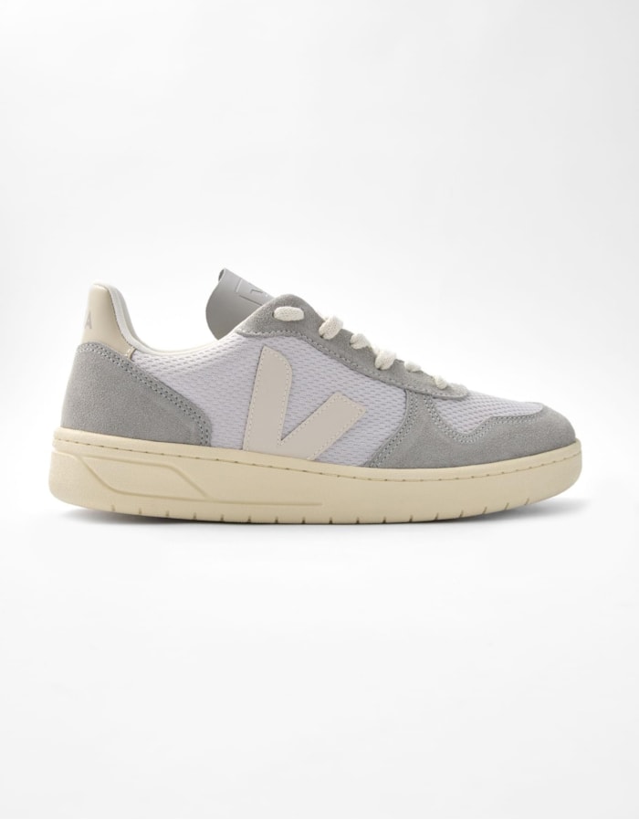 Shoulder — Tênis Veja V-10 Light Grey Pierre