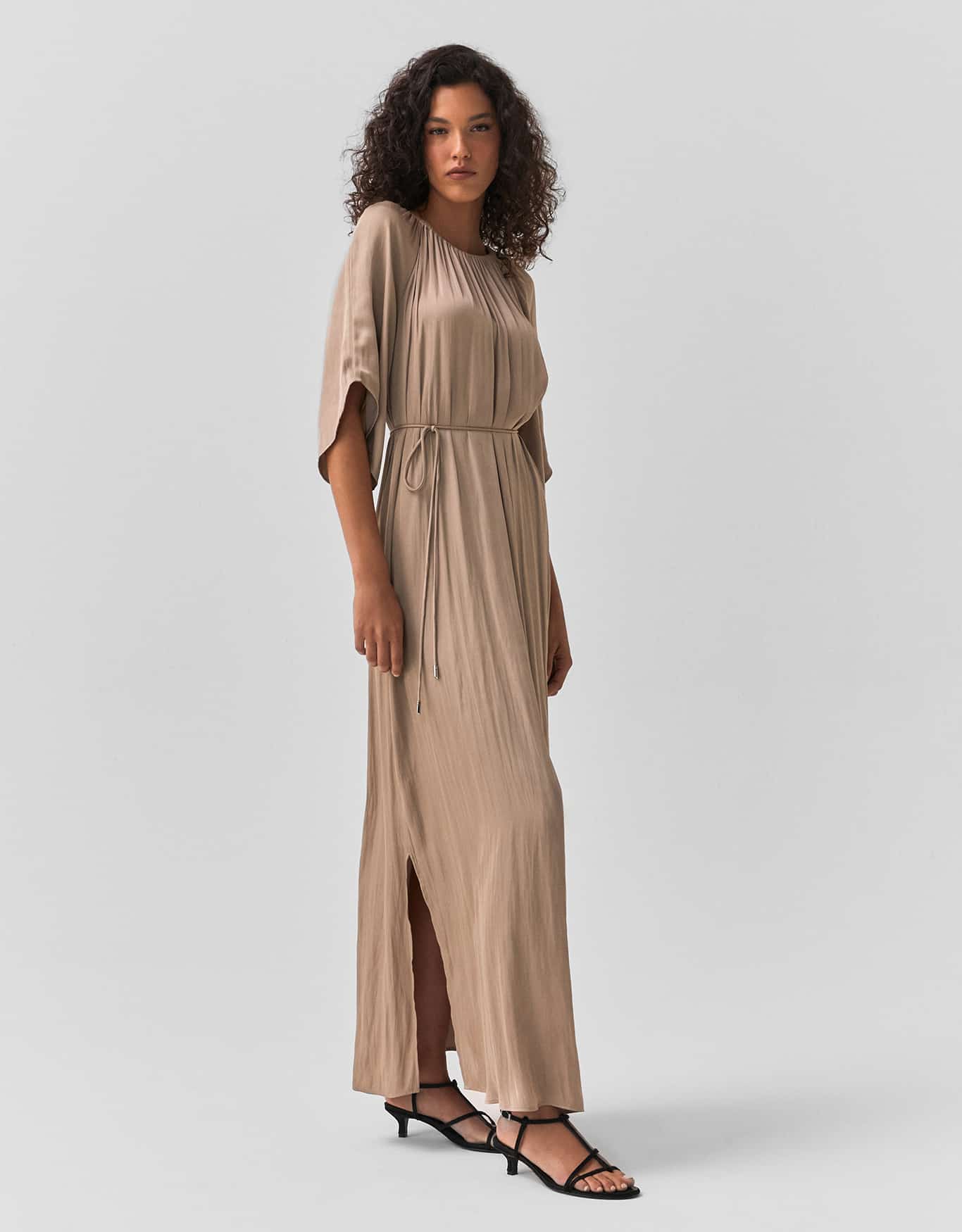 Vestido Acetinado Manga Curta