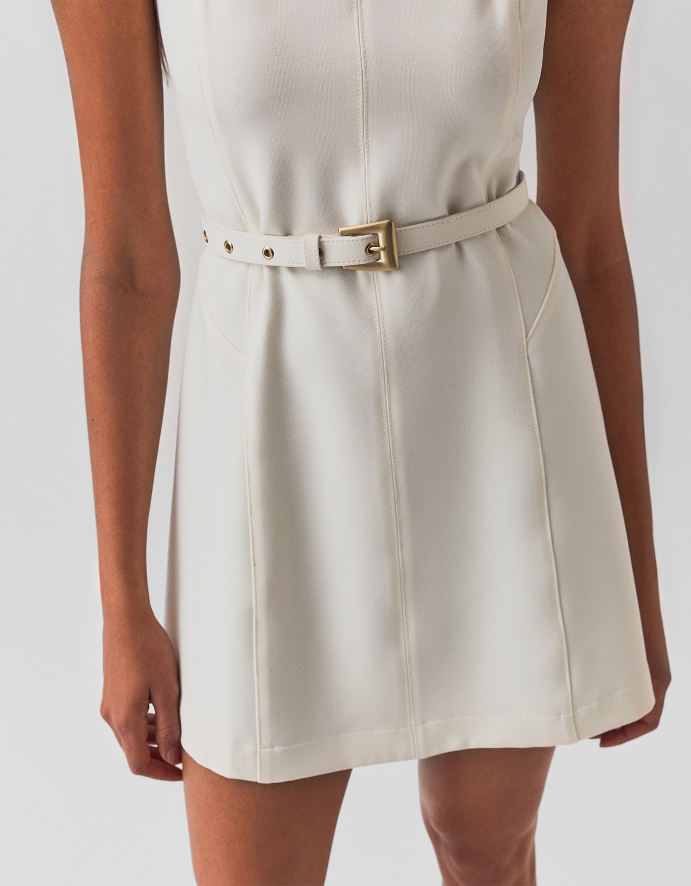 Vestido Curto Com Cinto