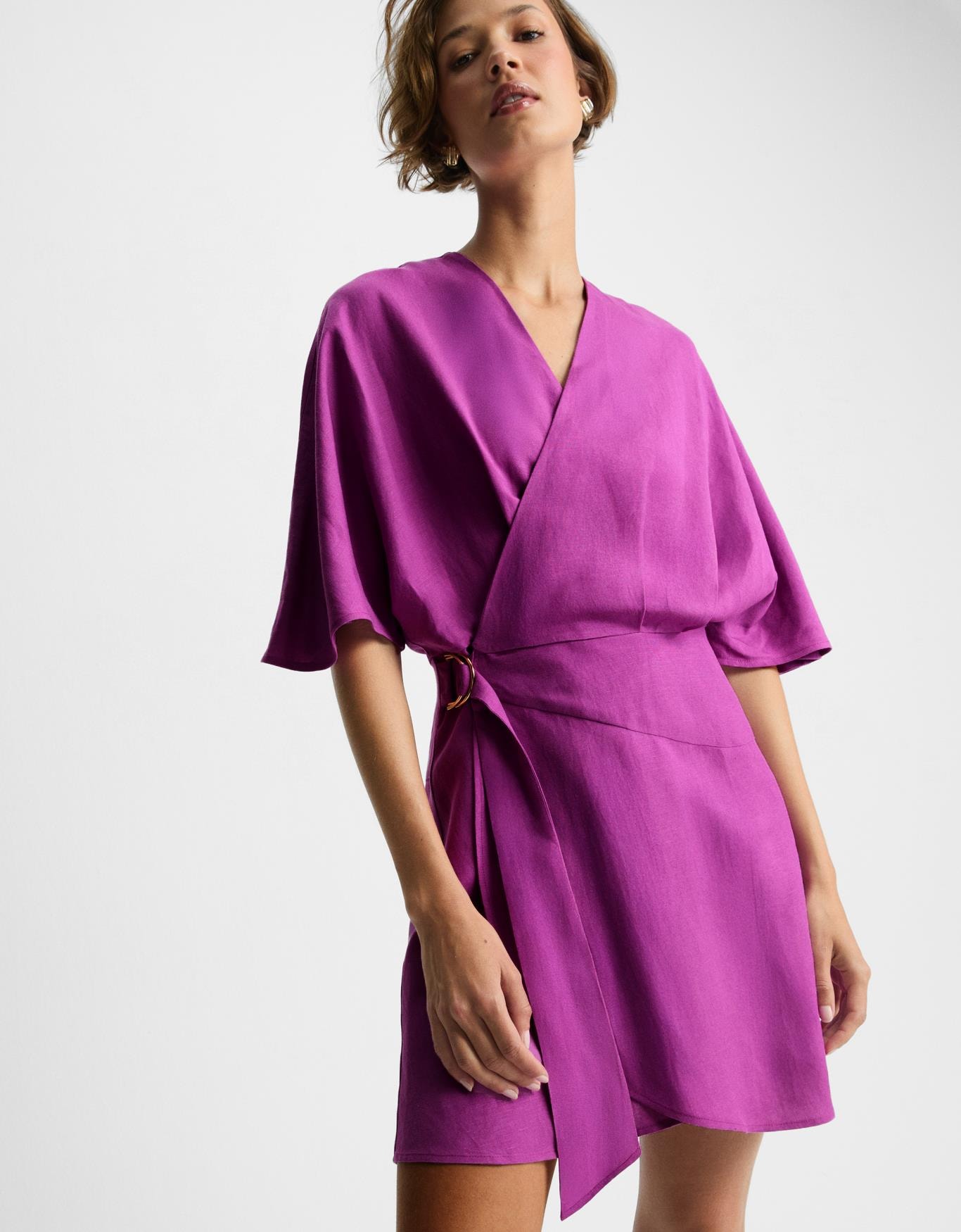 Vestido Curto Manga Ampla