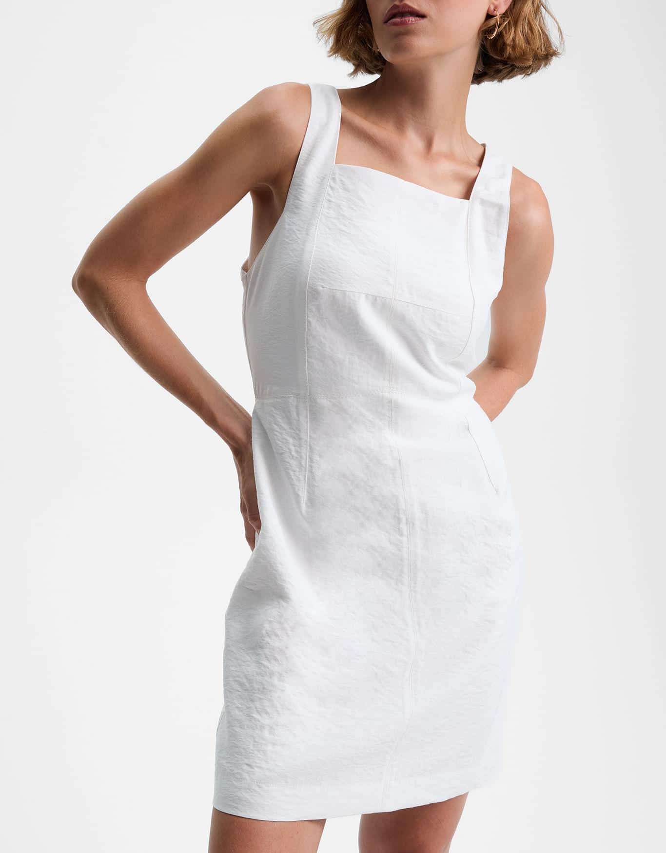 Vestido Curto Recortes