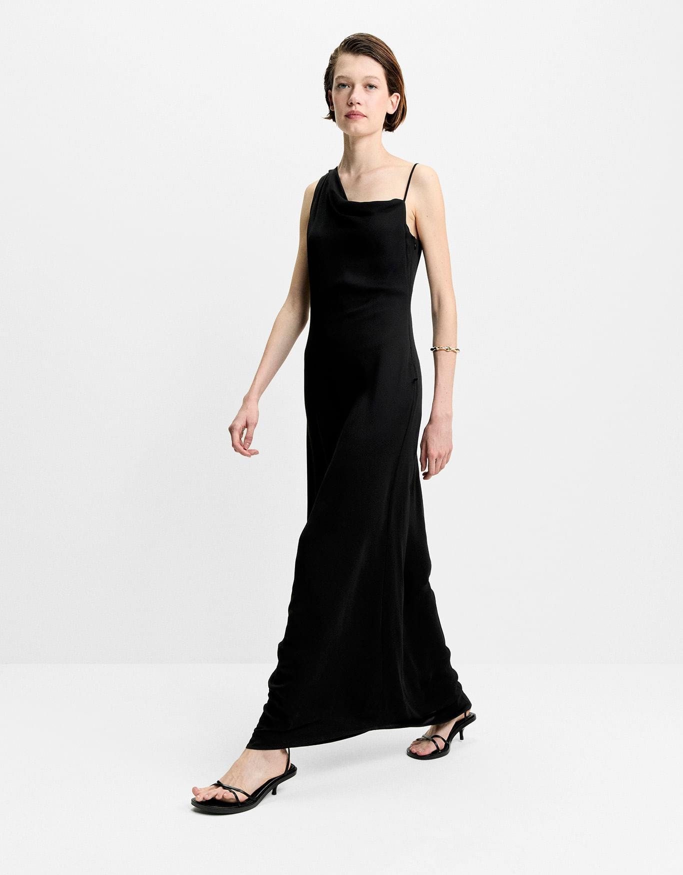 Vestido Decote Assimétrico