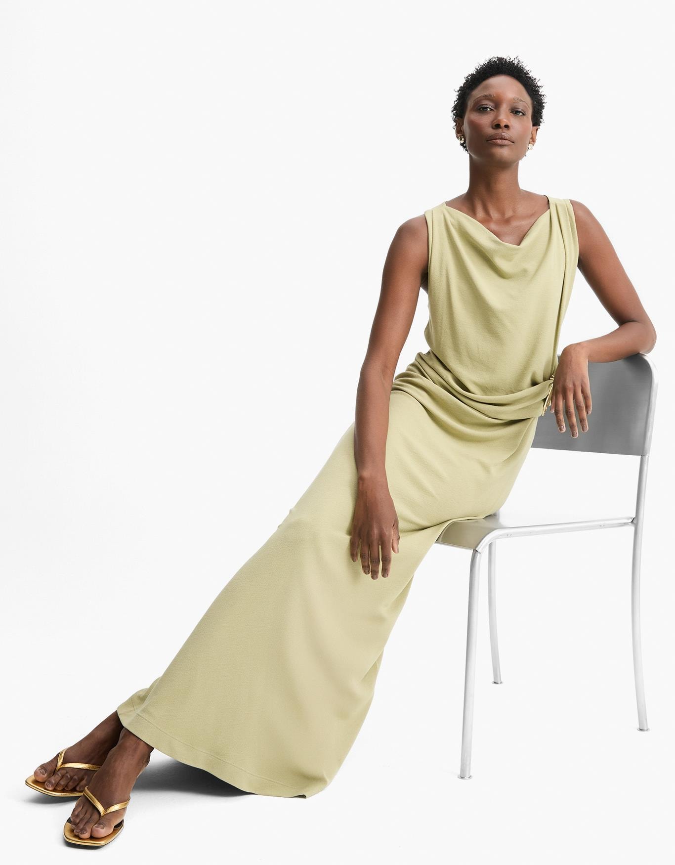 Vestido Malha Detalhe Dourado