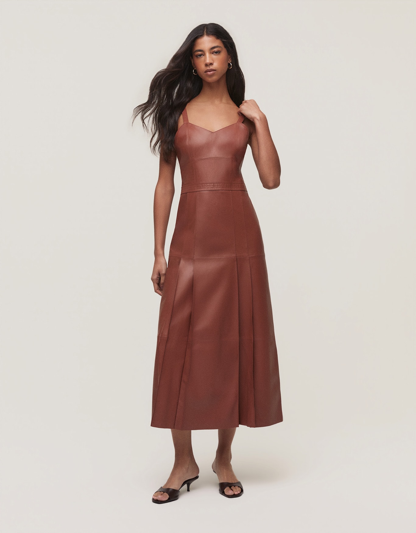 Vestido Midi Pregas Couro