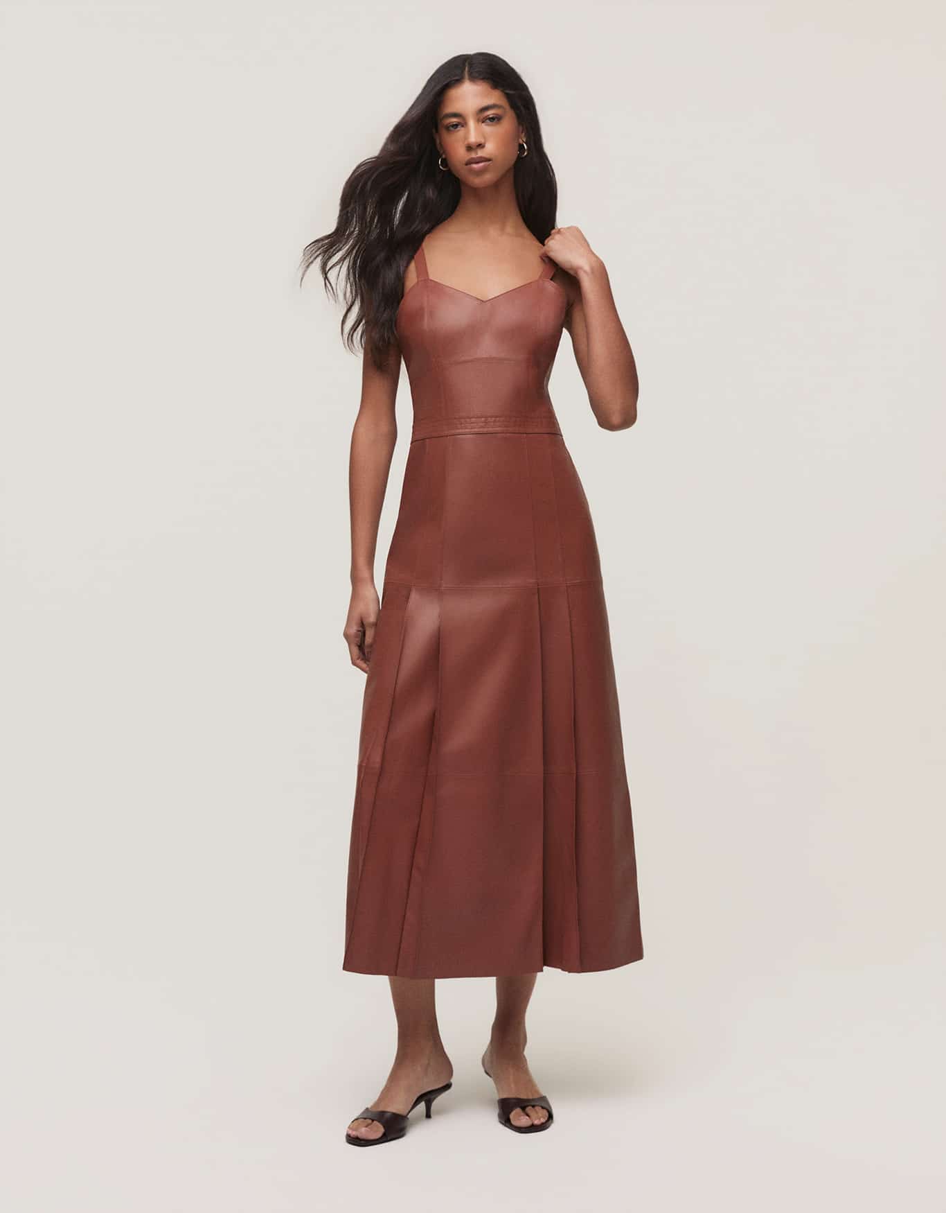 Vestido Midi Pregas Couro