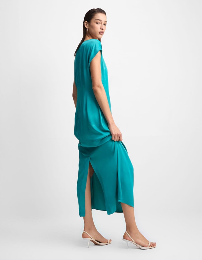 Shoulder — Vestido Midi Reto