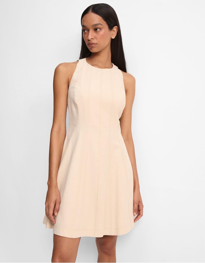 Shoulder — Vestido Recortes Curto